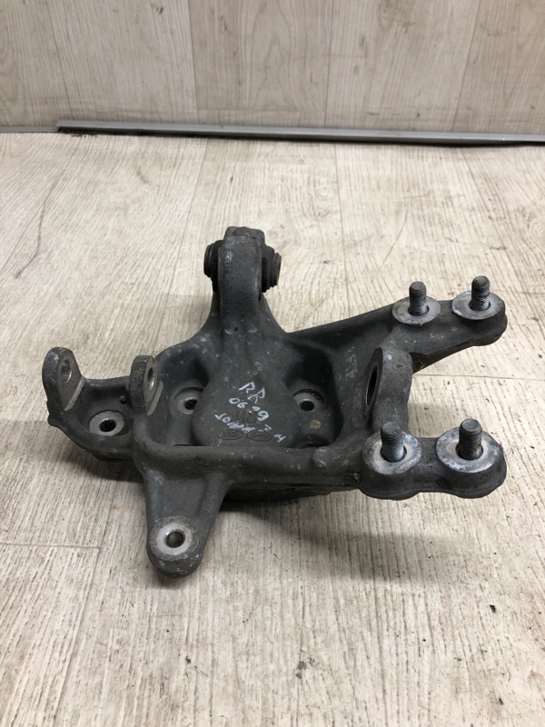 Цапфа задняя левая SONATA YF 10-14 2012 YF 2.0 G4KH Цапфа задняя левая SONATA YF 10-14 2012 YF 2.0 G4KH