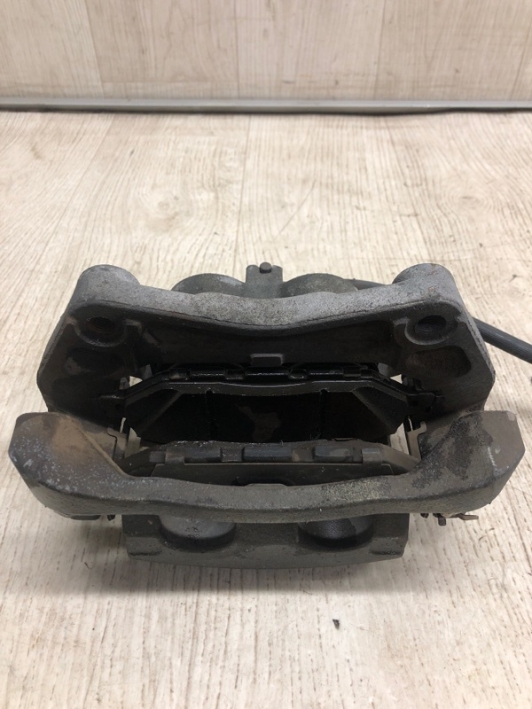 Суппорт тормозной передний правый PATHFINDER R52 12-21 2013 R52 3.5 VQ35DE