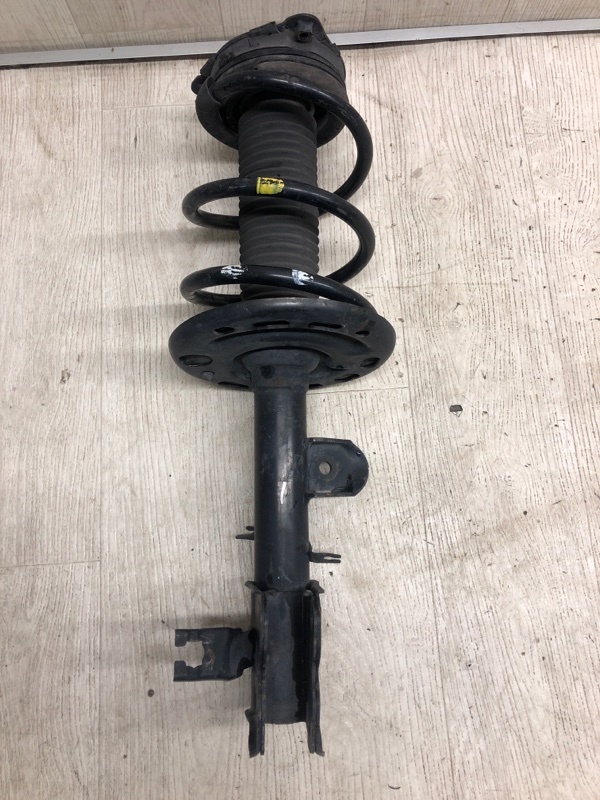 Амортизатор передний правый PATHFINDER R52 12-21 2013 R52 3.5 VQ35DE