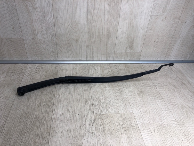 Поводок стеклоочистителя передний правый ELANTRA AD 16- 2017 AD 2.0 G4NH