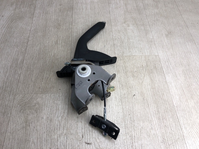 Рычаг стояночного тормоза HYUNDAI ELANTRA AD 16- 2017 AD 2.0 G4NH 59710-F2100TRY Б/У