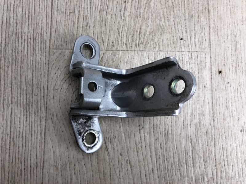 Петля двери верхняя задняя правая HYUNDAI ELANTRA AD 16- 2017 AD 2.0 G4NH Б/У