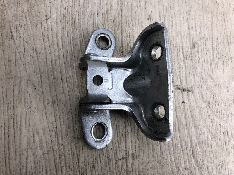 Петля двери нижняя задняя правая HYUNDAI ELANTRA AD 16- 2017 AD 2.0 G4NH Б/У