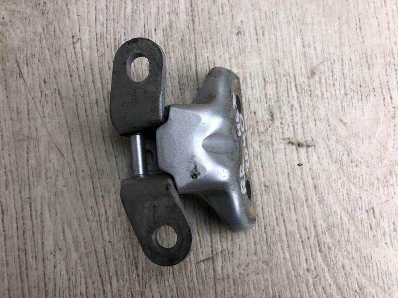 Петля двери нижняя задняя правая ELANTRA AD 16- 2017 AD 2.0 G4NH