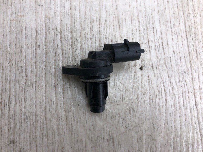 Запчасть датчик положения распредвала HYUNDAI ACCENT RB 10- 2012 RB 1.6 G4FD 39350-2B030 Б/У Датчик положения распредвала HYUNDAI ACCENT RB 10- 2012 RB 1.6 G4FD 39350-2B030 Б/У