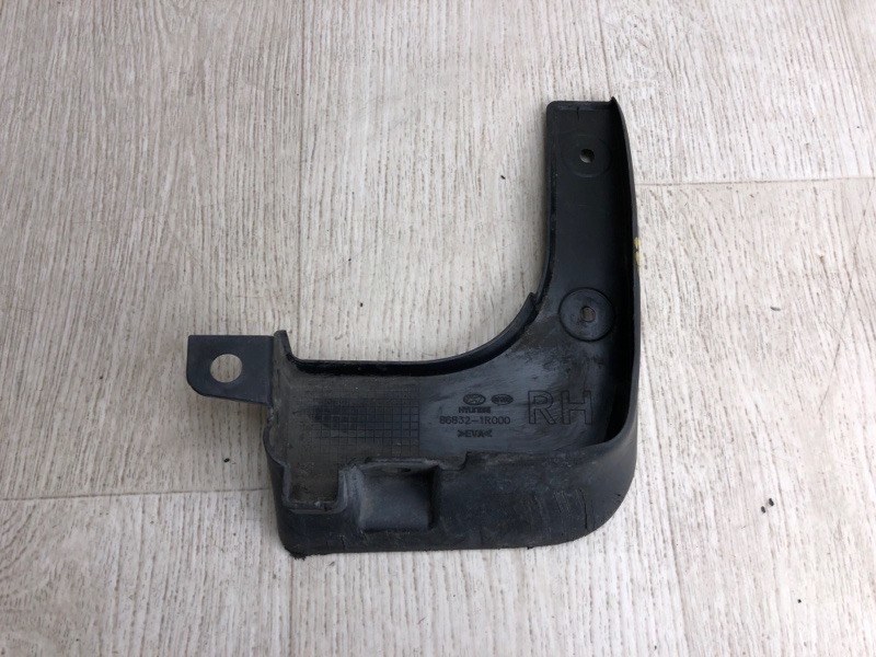 Брызговик передний правый HYUNDAI ACCENT RB 10- 2012 RB 1.6 G4FD 86832-1R000 Б/У
