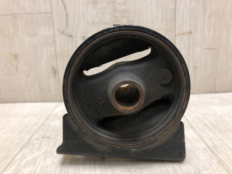 Запчасть подушка двигателя передняя JEEP PATRIOT 10-17 2010 MK74 2.0 ECN 5105494AC Б/У Подушка двигателя передняя JEEP PATRIOT 10-17 2010 MK74 2.0 ECN 5105494AC Б/У