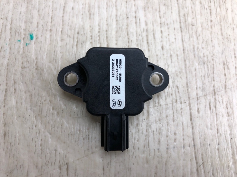 Запчасть датчик удара HYUNDAI ACCENT RB 10- 2013 RB 1.6 G4FD 95920-1R200 Б/У Датчик удара HYUNDAI ACCENT RB 10- 2013 RB 1.6 G4FD 95920-1R200 Б/У