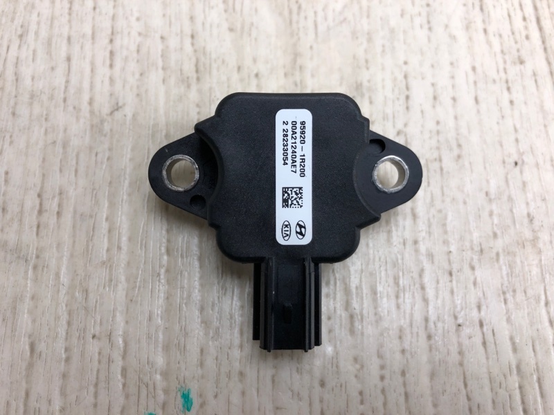 Запчасть датчик удара HYUNDAI ACCENT RB 10- 2013 RB 1.6 G4FD 95920-1R200 Б/У Датчик удара HYUNDAI ACCENT RB 10- 2013 RB 1.6 G4FD 95920-1R200 Б/У