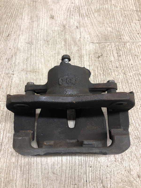 Суппорт тормозной передний правый TOYOTA RAV4 13-19 ZSA42 2.0 3ZRFE