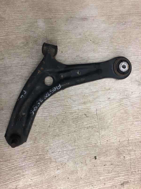 Запчасть рычаг передней подвески нижний левый FORD FIESTA 08-17 2013 CCN 1.6 HXJB BE8Z-3079-C Б/У Рычаг передней подвески нижний левый FORD FIESTA 08-17 2013 CCN 1.6 HXJB BE8Z-3079-C Б/У