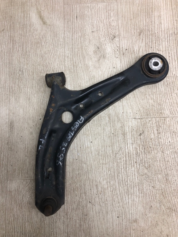 Рычаг передней подвески нижний левый FIESTA 08-17 2013 CCN 1.6 HXJB Рычаг передней подвески нижний левый FIESTA 08-17 2013 CCN 1.6 HXJB