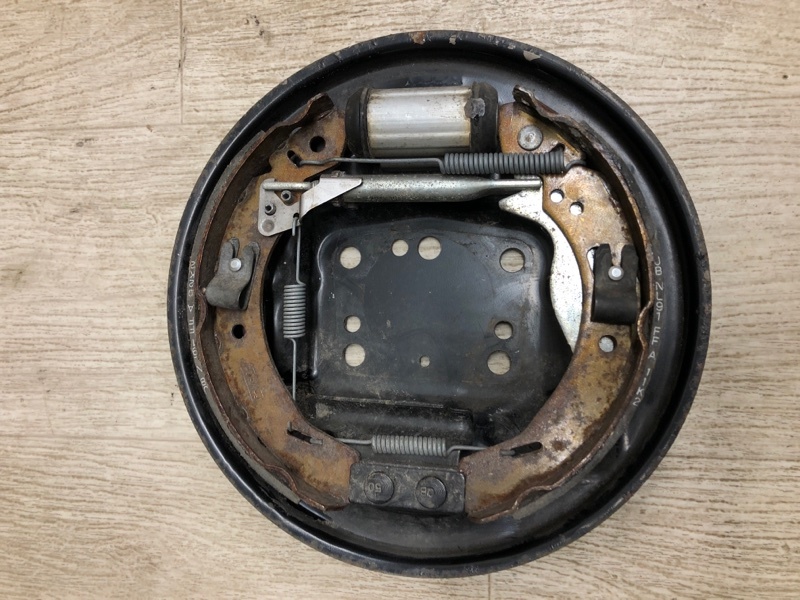 Тормозной механизм задний левый FIESTA 08-17 2013 CCN 1.6 HXJB