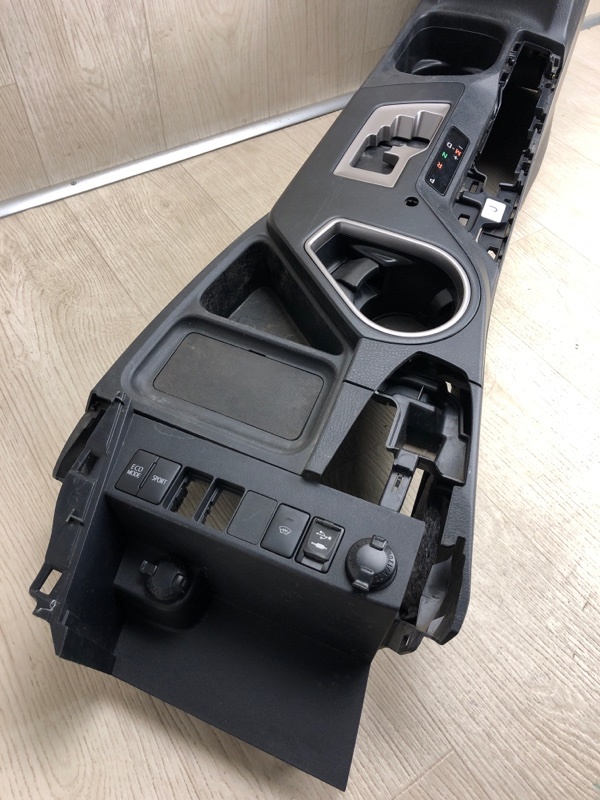Консоль центральная TOYOTA RAV4 13-19 ZSA42 2.0 3ZRFE