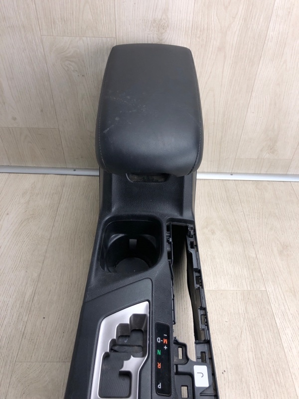 Консоль центральная RAV4 13-19 2017 ZSA42 2.0 3ZRFE