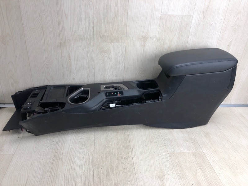 Консоль центральная RAV4 13-19 2017 ZSA42 2.0 3ZRFE