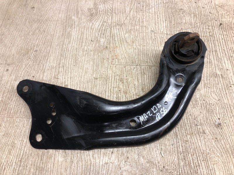 Рычаг задней подвески продольный правый MAZDA 3 BM 13-19 2014 BM 2.0 PE-VPS BJS7-28-200 Б/У