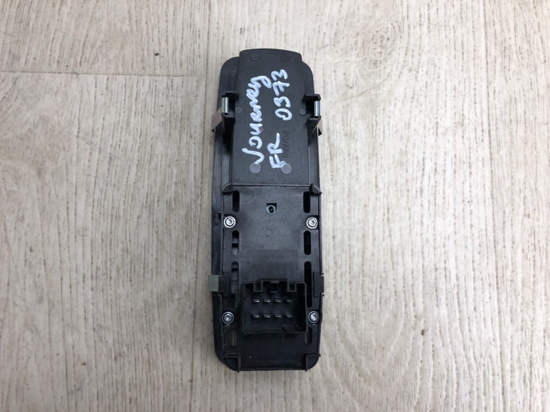 Кнопка стеклоподъемника передняя правая DODGE JOURNEY 08-20 JC 3.6 ERB