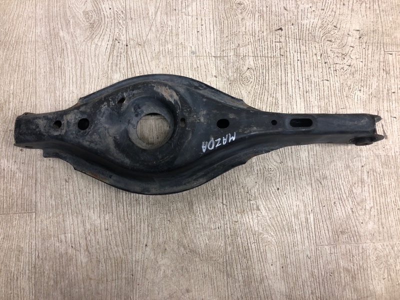 Рычаг задней подвески поперечный MAZDA 3 BM 13-19 2014 BM 2.0 PE-VPS B45A-28-350C Б/У