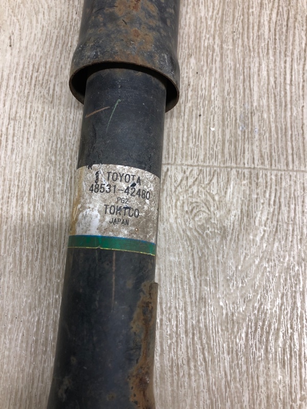 Амортизатор задний RAV4 13-19 2017 ZSA42 2.0 3ZRFE Амортизатор задний RAV4 13-19 2017 ZSA42 2.0 3ZRFE