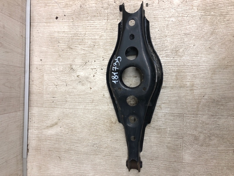 Рычаг задней подвески поперечный нижний левый RAV4 13-19 2017 ZSA42 2.0 3ZRFE