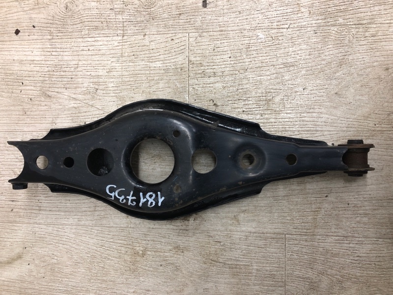 Рычаг задней подвески поперечный нижний левый RAV4 13-19 2017 ZSA42 2.0 3ZRFE