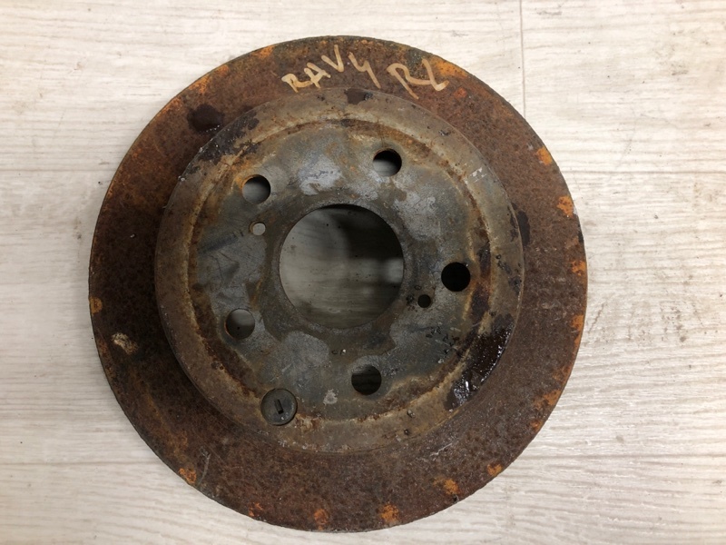 Запчасть тормозной диск задний TOYOTA RAV4 13-19 2017 ZSA42 2.0 3ZRFE 42431-42060 Б/У Тормозной диск задний TOYOTA RAV4 13-19 2017 ZSA42 2.0 3ZRFE 42431-42060 Б/У