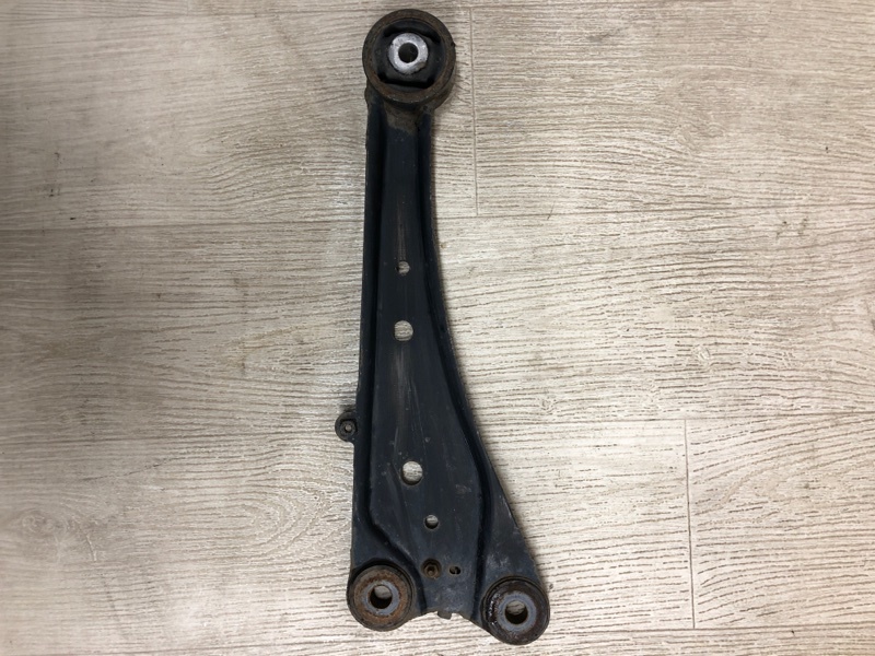 Рычаг задней подвески продольный правый RAV4 13-19 2017 ZSA42 2.0 3ZRFE Рычаг задней подвески продольный правый RAV4 13-19 2017 ZSA42 2.0 3ZRFE