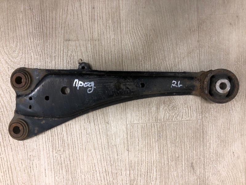 Запчасть рычаг задней подвески продольный левый TOYOTA RAV4 13-19 2017 ZSA42 2.0 3ZRFE 48780-48110 Б/У Рычаг задней подвески продольный левый TOYOTA RAV4 13-19 2017 ZSA42 2.0 3ZRFE 48780-48110 Б/У