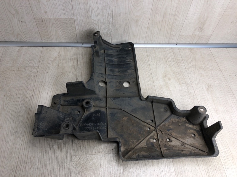 Защита днища задняя левая TOYOTA RAV4 13-19 2017 ZSA42 2.0 3ZRFE 77641-42040 Б/У