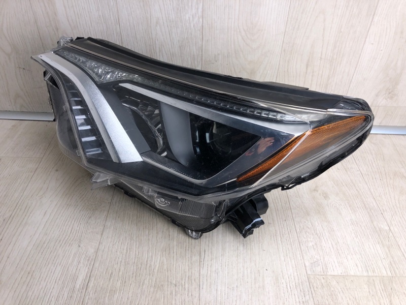 Запчасть фара левая TOYOTA RAV4 13-19 2017 ZSA42 2.0 3ZRFE 81170-42650 Б/У Фара левая TOYOTA RAV4 13-19 2017 ZSA42 2.0 3ZRFE 81170-42650 Б/У