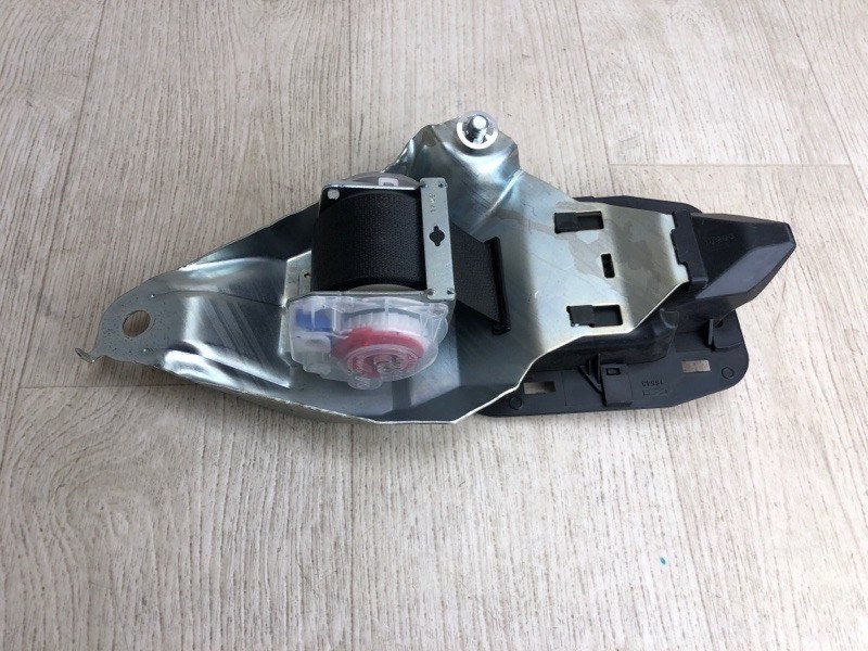 Ремень безопасности задний RAV4 13-19 2017 ZSA42 2.0 3ZRFE