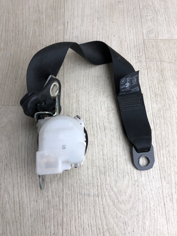 Ремень безопасности задний левый RAV4 13-19 2017 ZSA42 2.0 3ZRFE