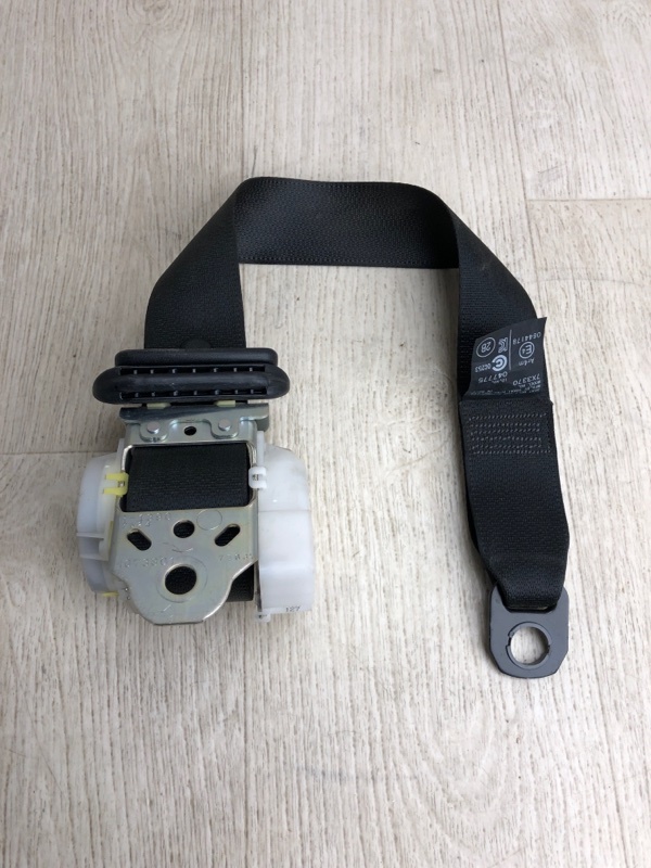 Ремень безопасности задний левый TOYOTA RAV4 13-19 ZSA42 2.0 3ZRFE