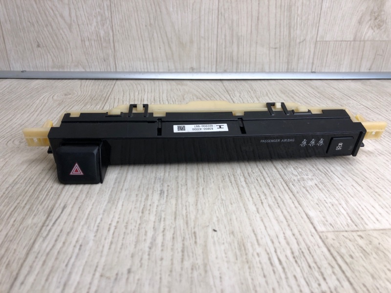 Запчасть монитор TOYOTA RAV4 13-19 2017 ZSA42 2.0 3ZRFE 83950-42220 Б/У Монитор TOYOTA RAV4 13-19 2017 ZSA42 2.0 3ZRFE 83950-42220 Б/У