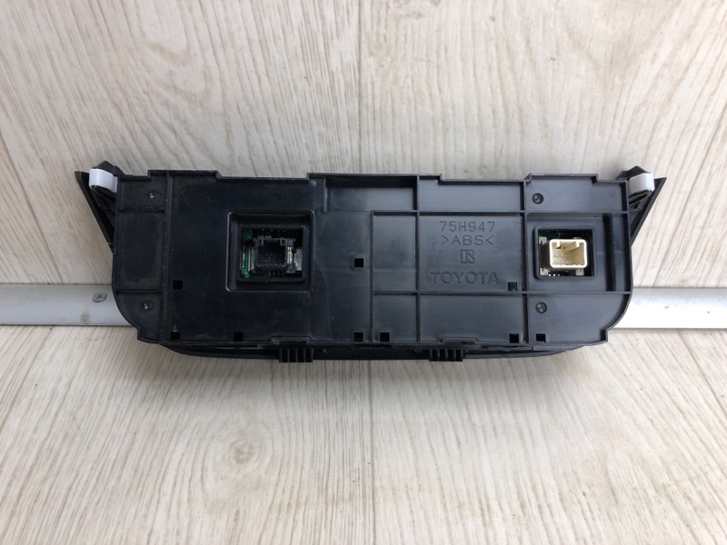 Блок управления печкой TOYOTA RAV4 13-19 ZSA42 2.0 3ZRFE Блок управления печкой TOYOTA RAV4 13-19 ZSA42 2.0 3ZRFE