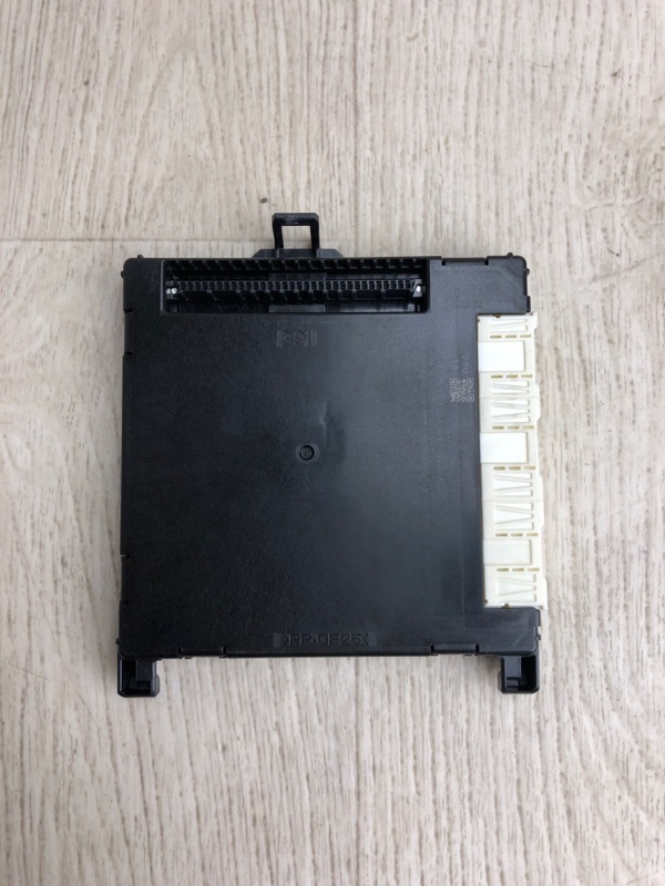 Блок электронный TOYOTA RAV4 13-19 ZSA42 2.0 3ZRFE