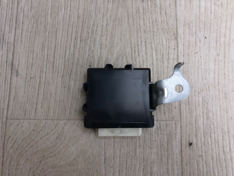 Блок электронный TOYOTA RAV4 13-19 ZSA42 2.0 3ZRFE