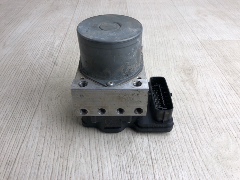 Блок ABS TOYOTA RAV4 13-19 ZSA42 2.0 3ZRFE Блок ABS TOYOTA RAV4 13-19 ZSA42 2.0 3ZRFE