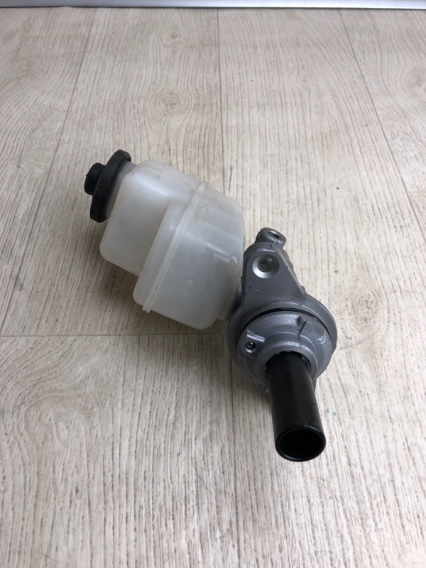 Главный тормозной цилиндр RAV4 13-19 2017 ZSA42 2.0 3ZRFE