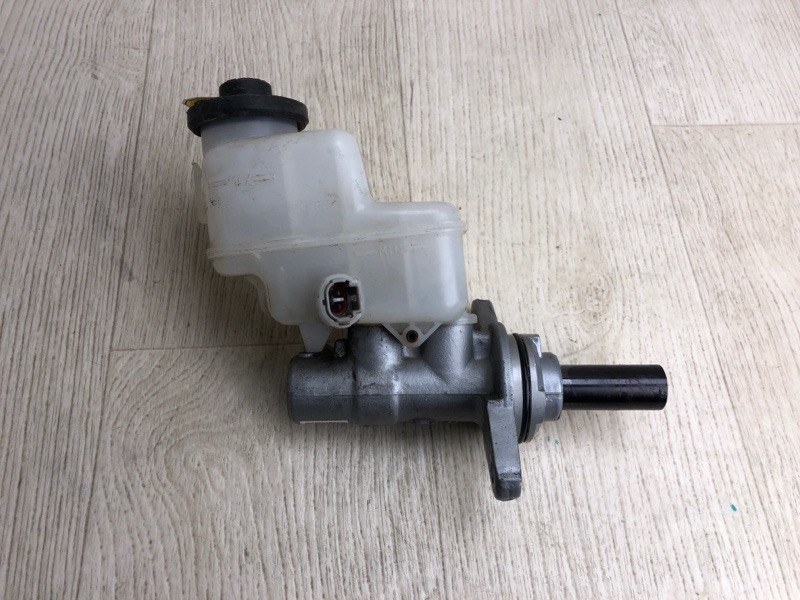 Главный тормозной цилиндр TOYOTA RAV4 13-19 ZSA42 2.0 3ZRFE