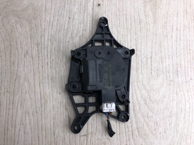 Моторчик заслонки печки HYUNDAI ACCENT RB 10- 2012 RB 1.6 G4FD 97157-1JAA0 Б/У