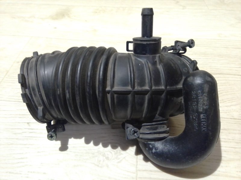 Запчасть патрубок воздушного фильтра KIA FORTE YD 12- 2015 YD 1.8 G4NB 28140-3X320 Б/У Патрубок воздушного фильтра KIA FORTE YD 12- 2015 YD 1.8 G4NB 28140-3X320 Б/У