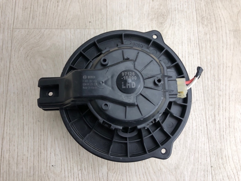 Запчасть моторчик печки HYUNDAI ACCENT RB 10- 2012 RB 1.6 G4FD 97111-1R000 Б/У Моторчик печки HYUNDAI ACCENT RB 10- 2012 RB 1.6 G4FD 97111-1R000 Б/У
