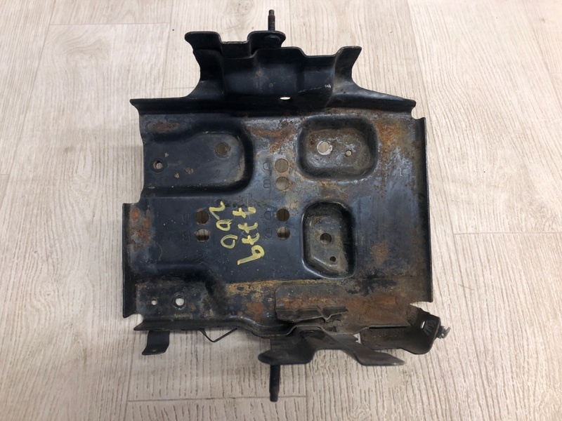 Полка аккумулятора NISSAN ROGUE 08-15 2010 S35 2.5 QR25DE 64860-JM00A Б/У