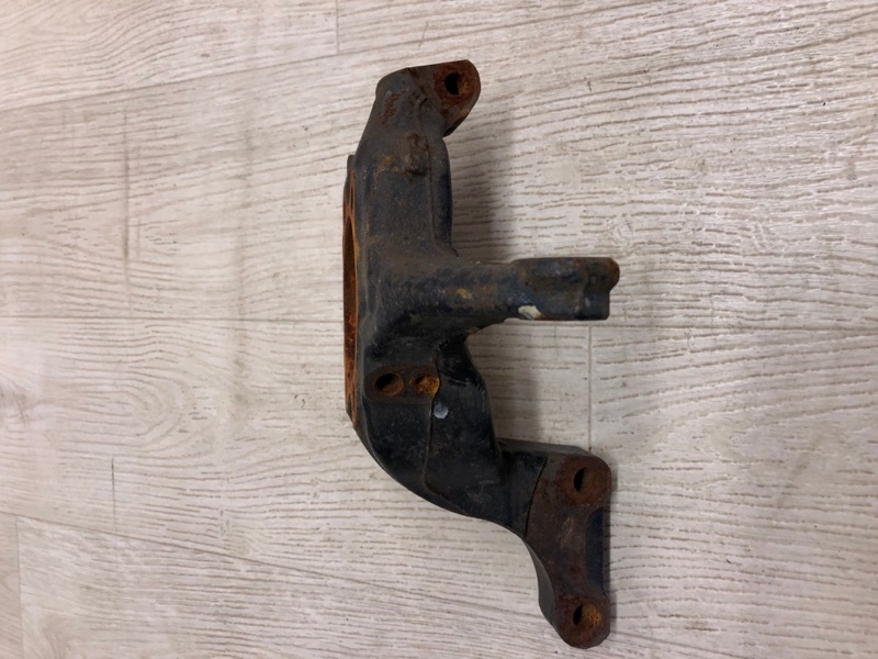 Кулак поворотный передний правый NISSAN NV200 USA 13- M20XUS 2.0 MR20DE