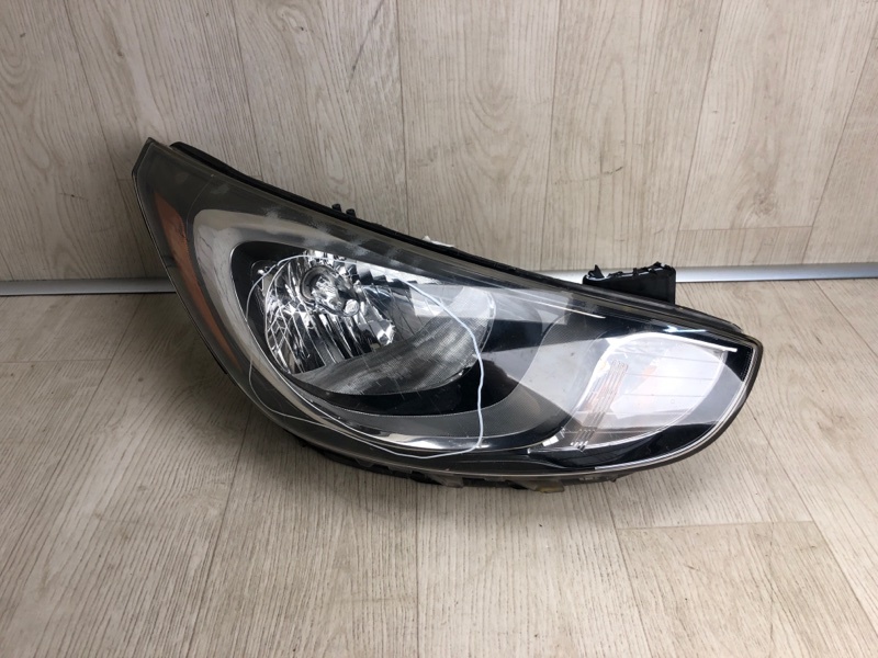 Запчасть фара правая HYUNDAI ACCENT RB 10- 2012 RB 1.6 G4FD 92102-1R010 Б/У Фара правая HYUNDAI ACCENT RB 10- 2012 RB 1.6 G4FD 92102-1R010 Б/У