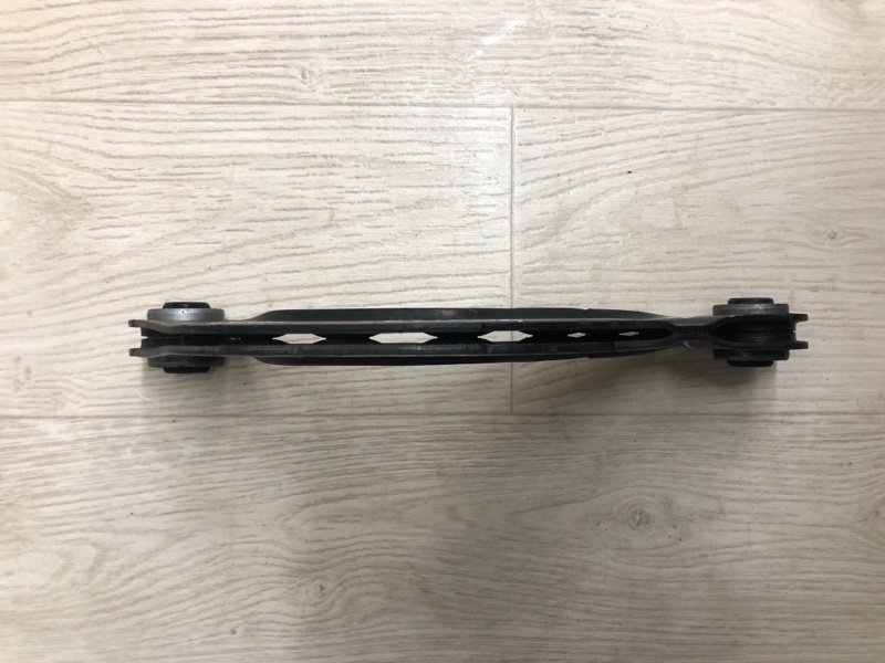 Рычаг задней подвески поперечный верхний FOCUS 10-18 2015 CB8 2.0 XQDA