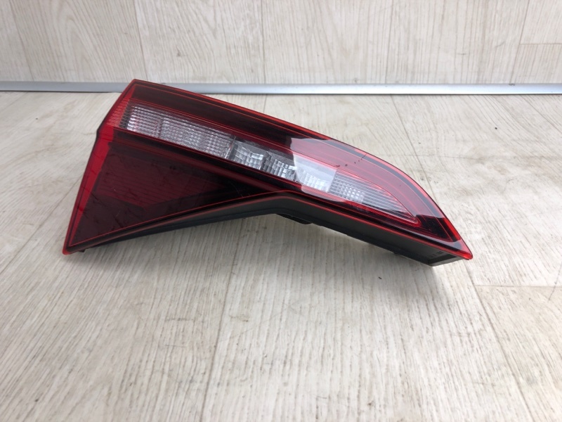 Запчасть фонарь внутренний левый VOLKSWAGEN JETTA USA 18- 2018 JEM 1.4 DGXA 17A 945 093 Б/У Фонарь внутренний левый VOLKSWAGEN JETTA USA 18- 2018 JEM 1.4 DGXA 17A 945 093 Б/У