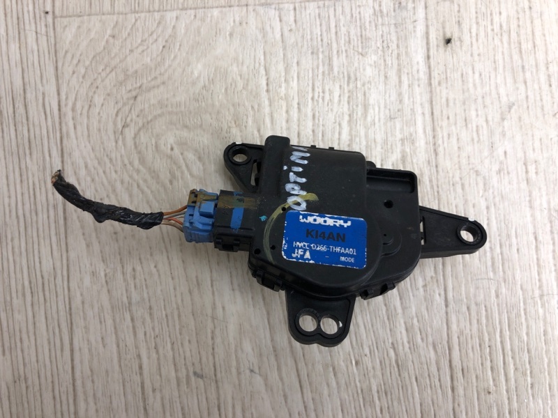 Запчасть моторчик заслонки печки KIA OPTIMA JF 15-20 2016 JF 2.4 G4KJ 97159-C1150 Б/У Моторчик заслонки печки KIA OPTIMA JF 15-20 2016 JF 2.4 G4KJ 97159-C1150 Б/У